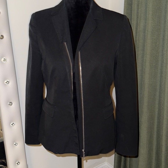 Ann Taylor Jackets & Blazers - Classic Ann Taylor Black Zip-Up Blazer with a bit of stretch - 6p